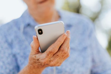 Les avantages des téléphones mobiles spécialement conçus pour les seniors